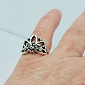 Silver Tone Metal Fashion Ring Size 4 Crown Flower Antiqued Black Accents Used